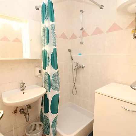 Lepur - Two-bedroom With Terrace