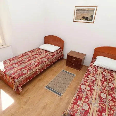 Lepur - Two-bedroom With Terrace Slano