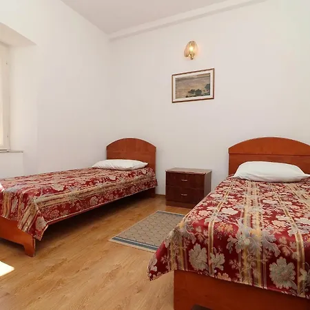 Apartman Lepur - Two-bedroom With Terrace Slano