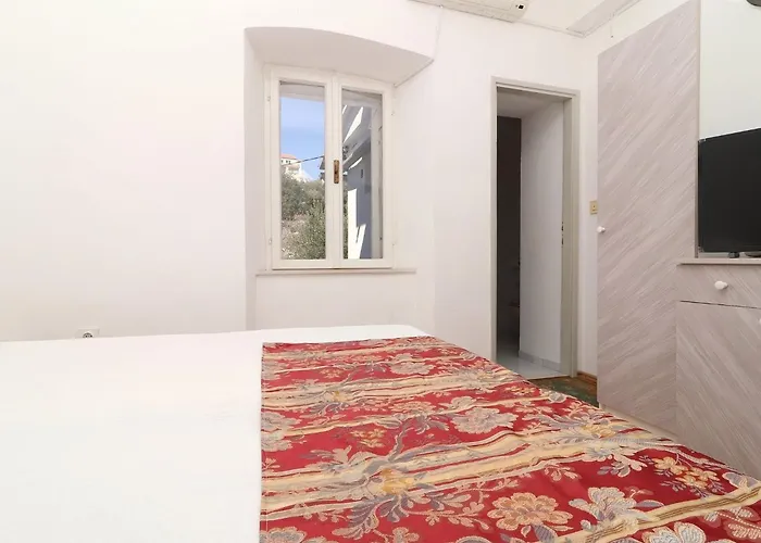 Lepur - Two-bedroom With Terrace * سلانو