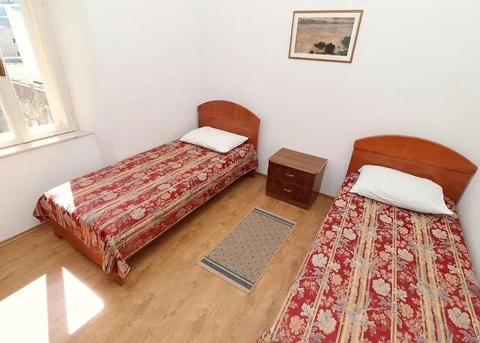 Lepur - Two-bedroom With Terrace سلانو